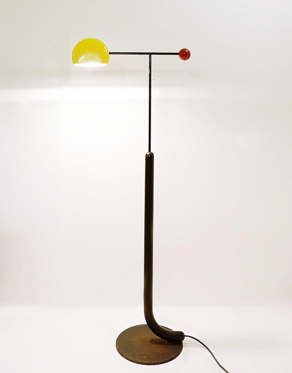 Mid-Century Modern tomo floor lamp by Toshiyuki Kita for Luci Italia, 1980s
Yellow and red.