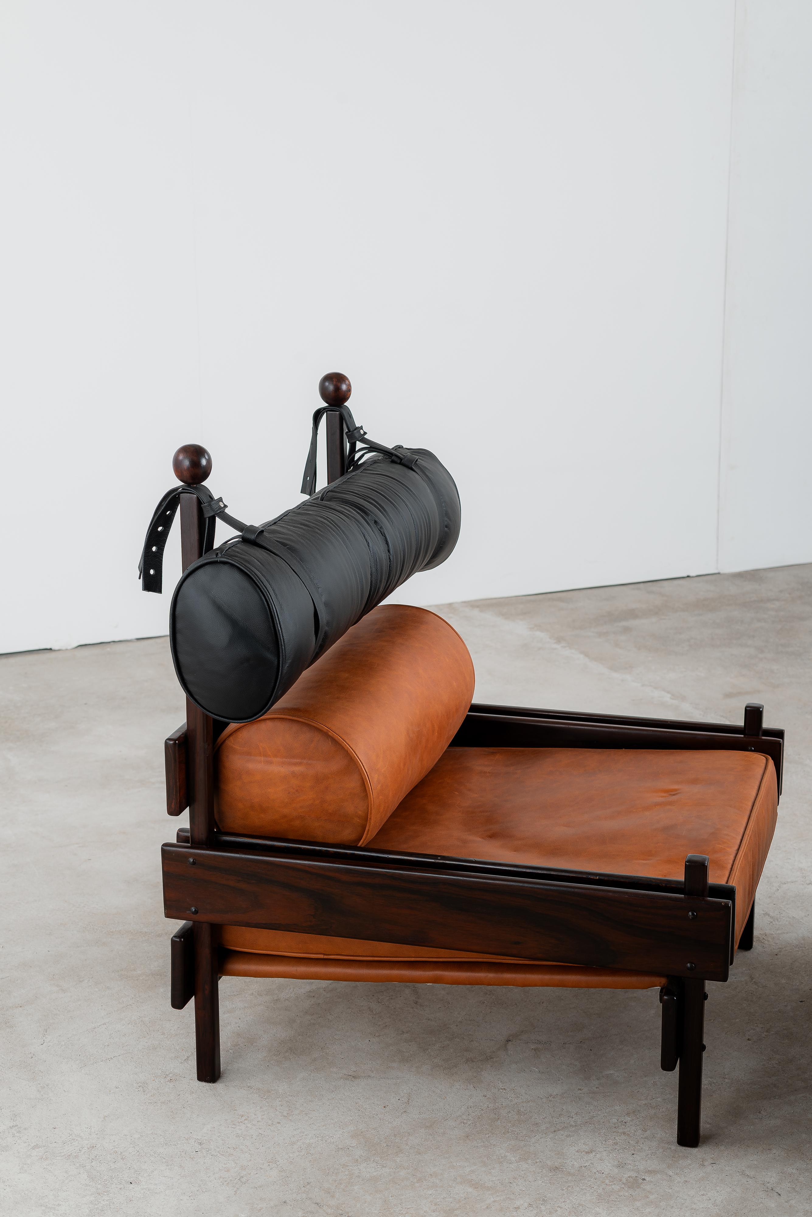 Moderner Tonico-Sessel mit Hocker von Sergio Rodrigues, Brasilien, 1960er Jahre (Lackiert) im Angebot