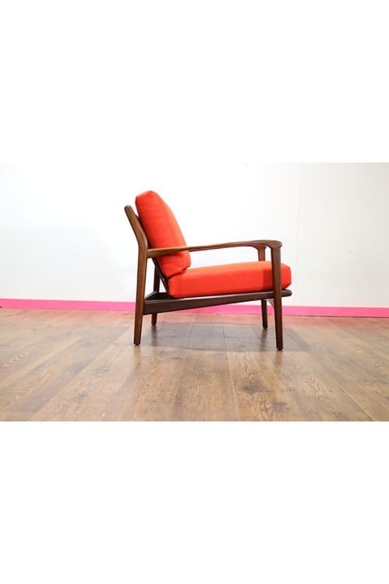 Mid Century Modern Toothill Lounge Chair Danish Vintage Style For Sale 3