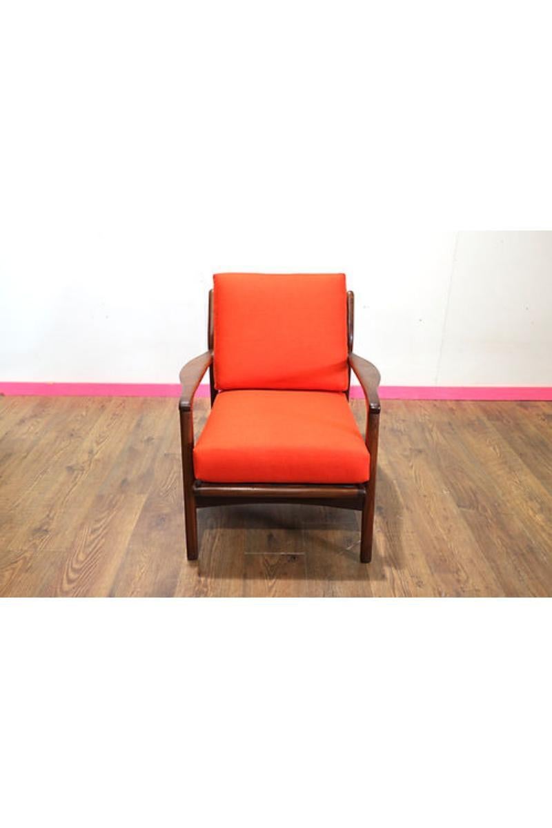 Mid Century Modern Toothill Lounge Chair Danish Vintage Style For Sale 4