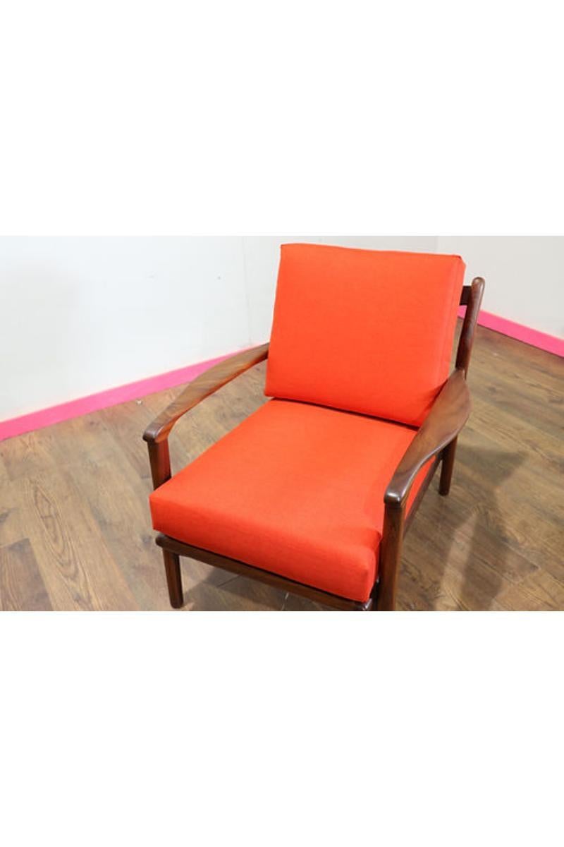 Mid Century Modern Toothill Lounge Chair Danish Vintage Style For Sale 2