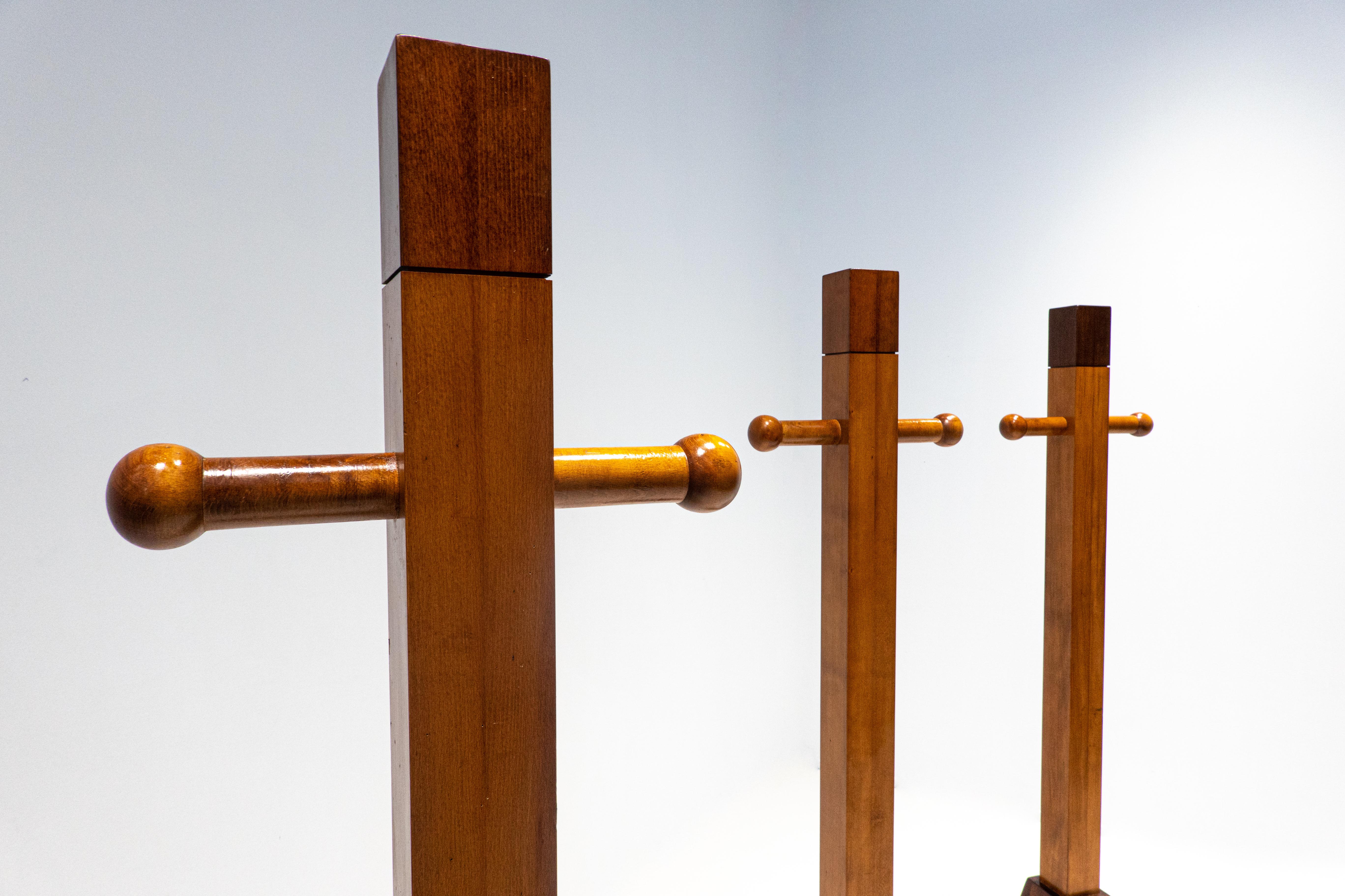 Mid-Century Modern TOTEM Wooden Coat Rack, Italy, 1960s, Price Per Piece In Good Condition For Sale In Brussels, BE