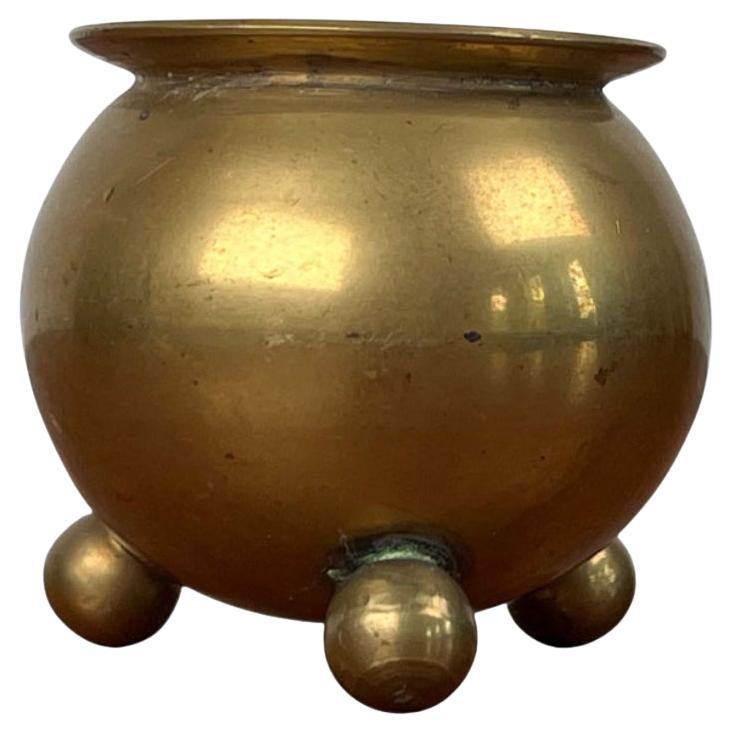 Candelabro tradicional sueco de latón moderno de mediados de siglo, años 60 en venta