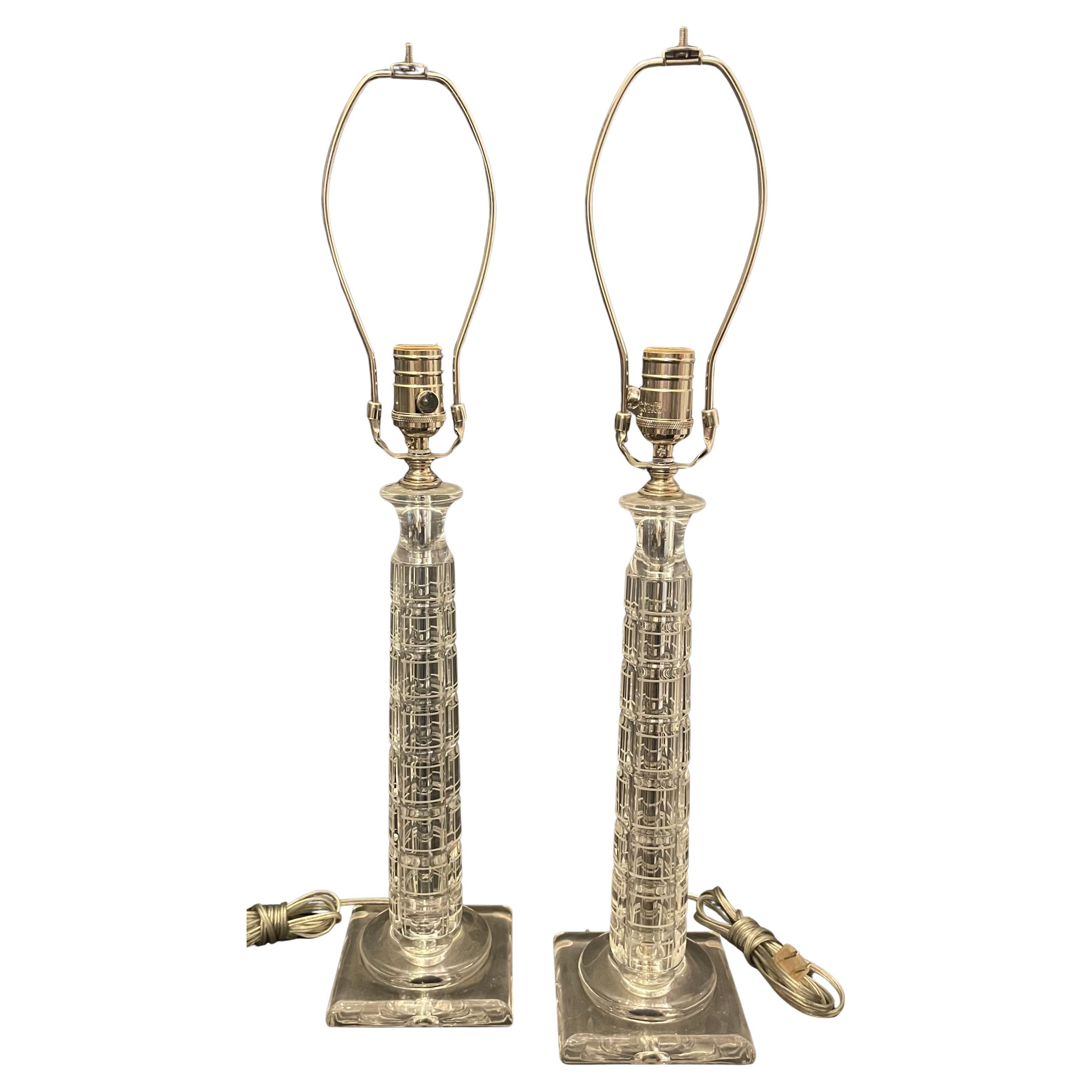 Paire de lampes à colonne en nickel et verre de cristal pour le style transitionnel du milieu du siècle dernier en vente