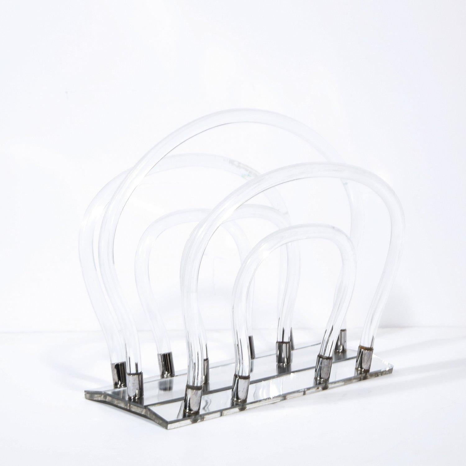 The Moderns Modern Lucite Translucide Magazine Stand by Dorothy Thorpe en vente 1