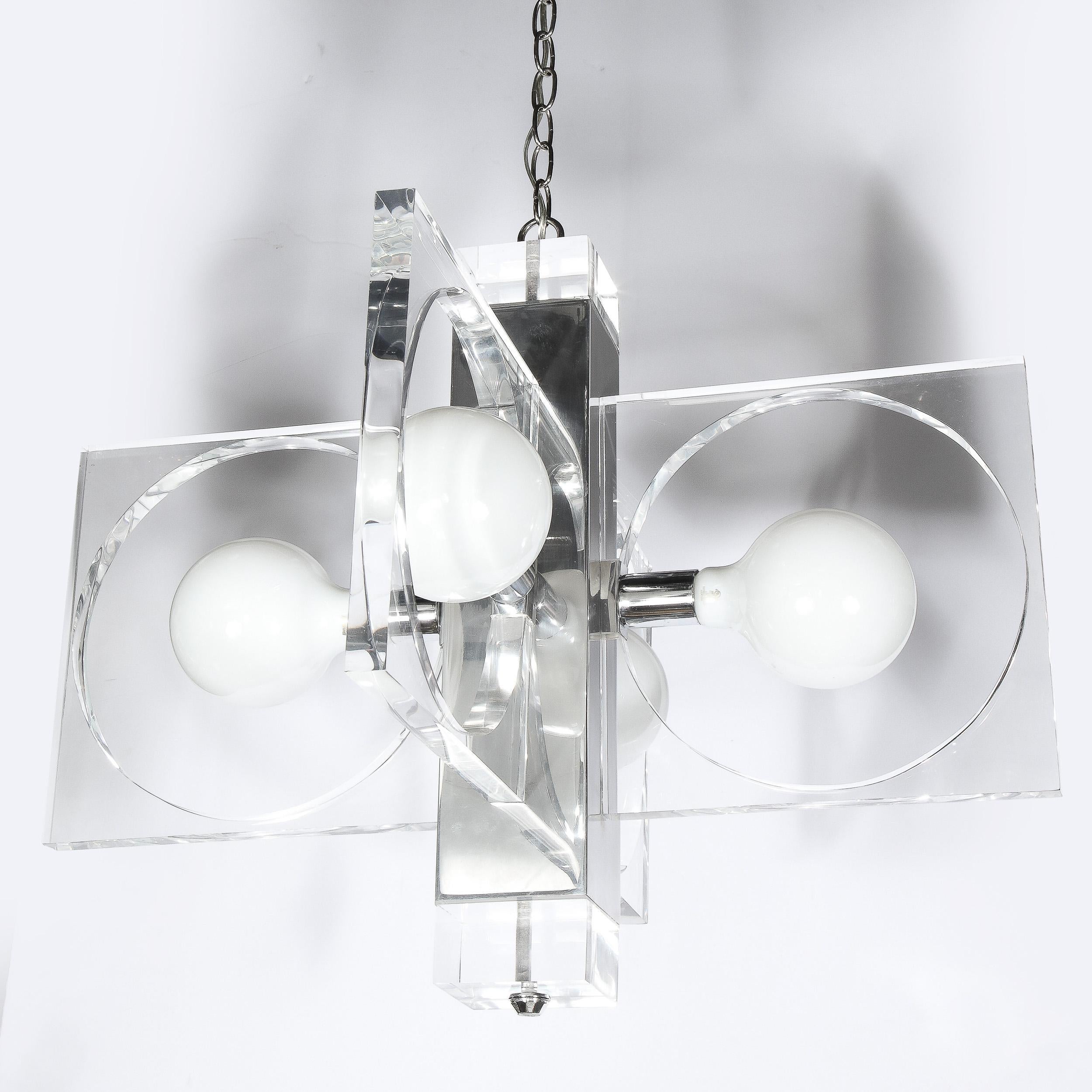 Lampadario a forma di taglio in lucite traslucida e cromo lucido della modernità di metà secolo in vendita 4