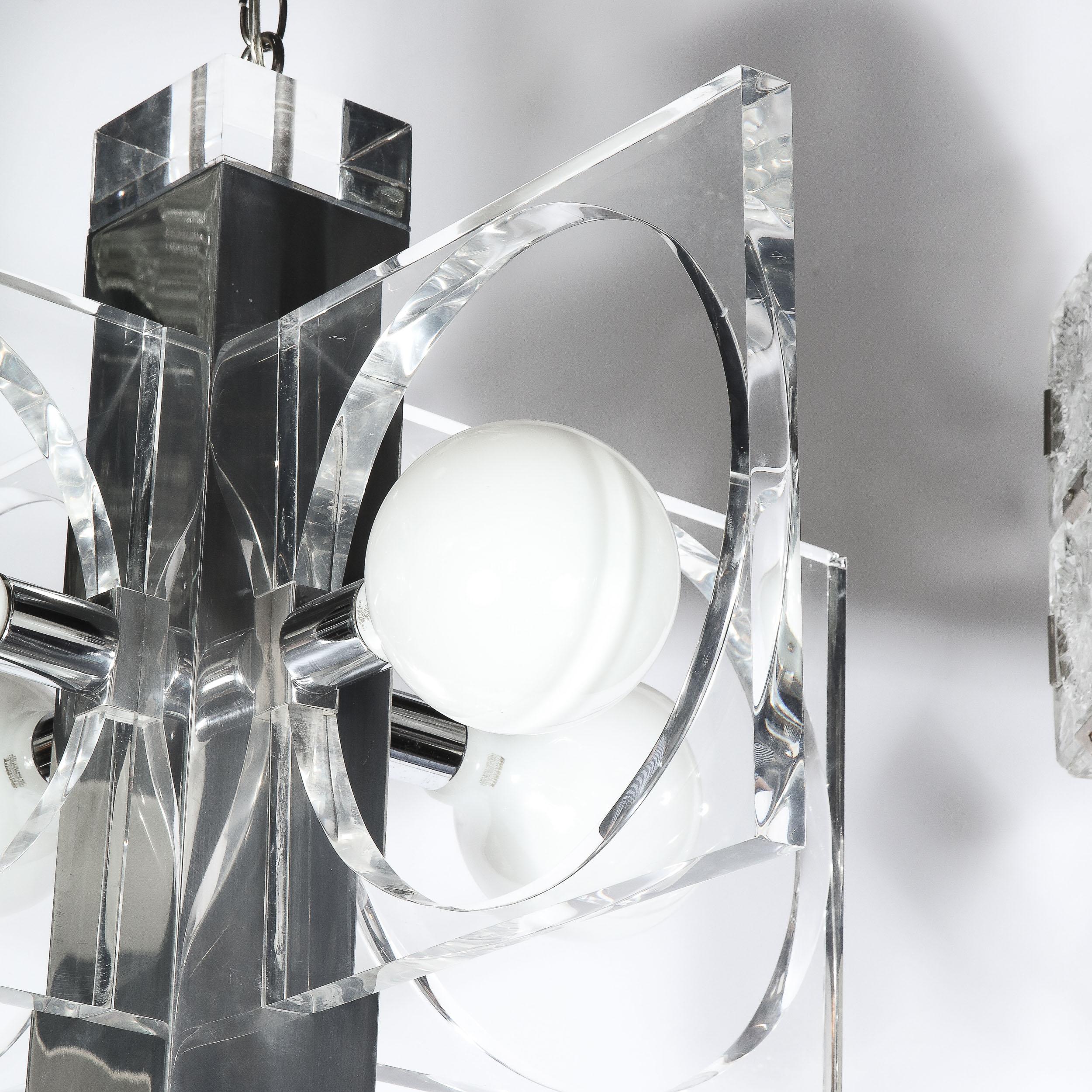 Lampadario a forma di taglio in lucite traslucida e cromo lucido della modernità di metà secolo in vendita 9