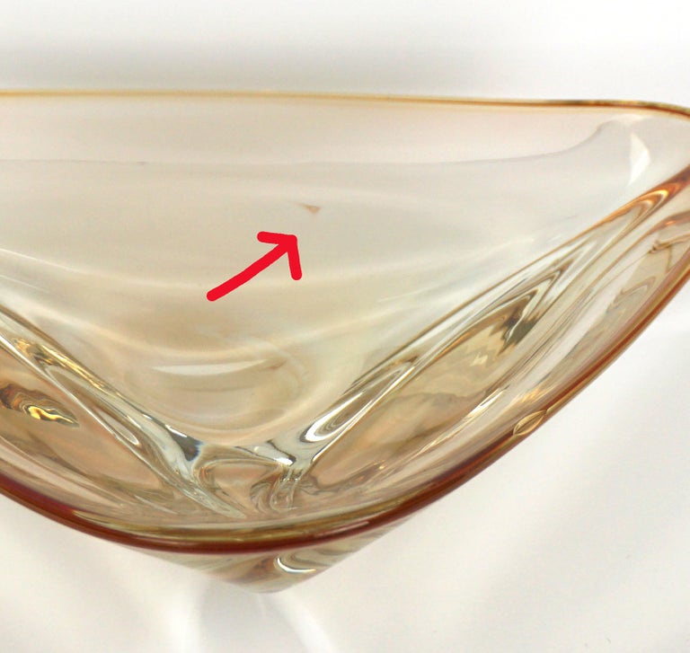 Hand-Crafted Mid-Century Modern Transparent Golden Yellow Murano Triangle Glass Bowl For Sale