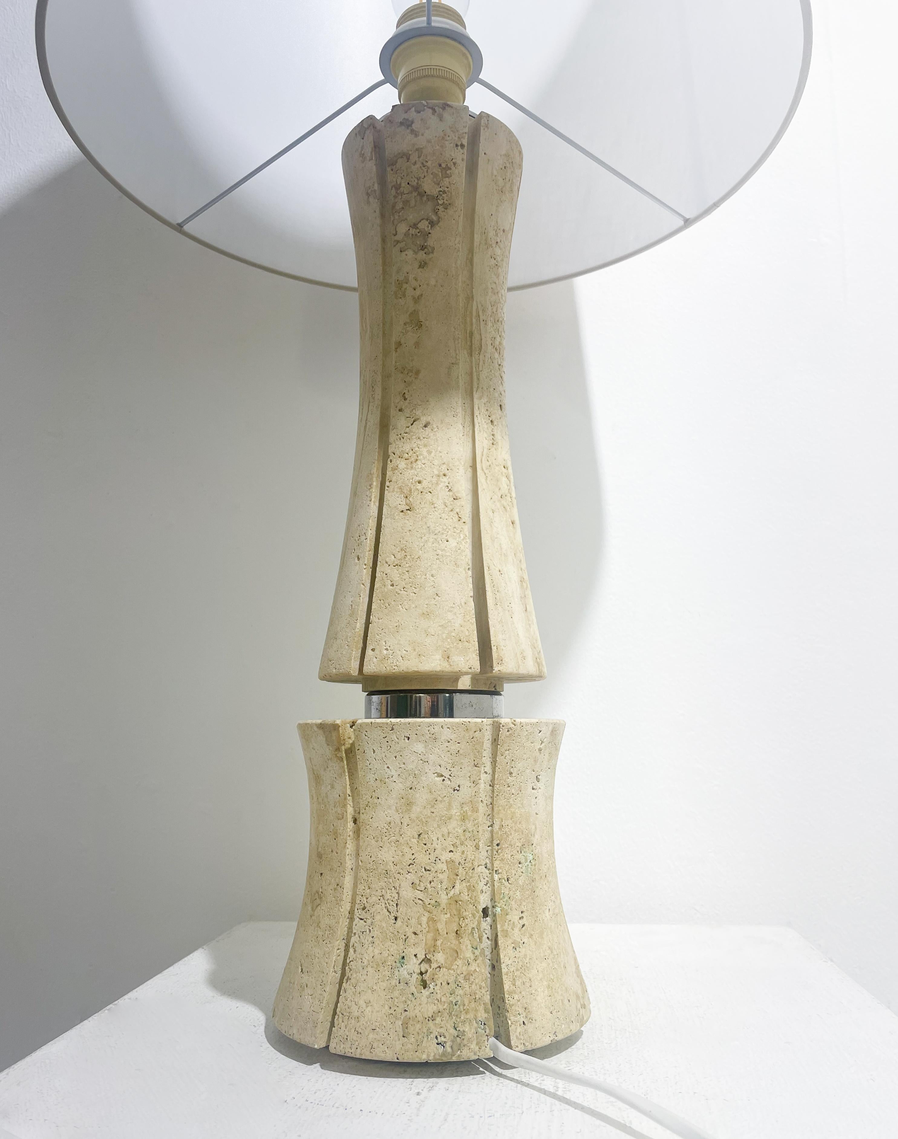 Moderne Travertin-Tischlampe aus der Jahrhundertmitte, Italien, 1970er Jahre (Ende des 20. Jahrhunderts) im Angebot