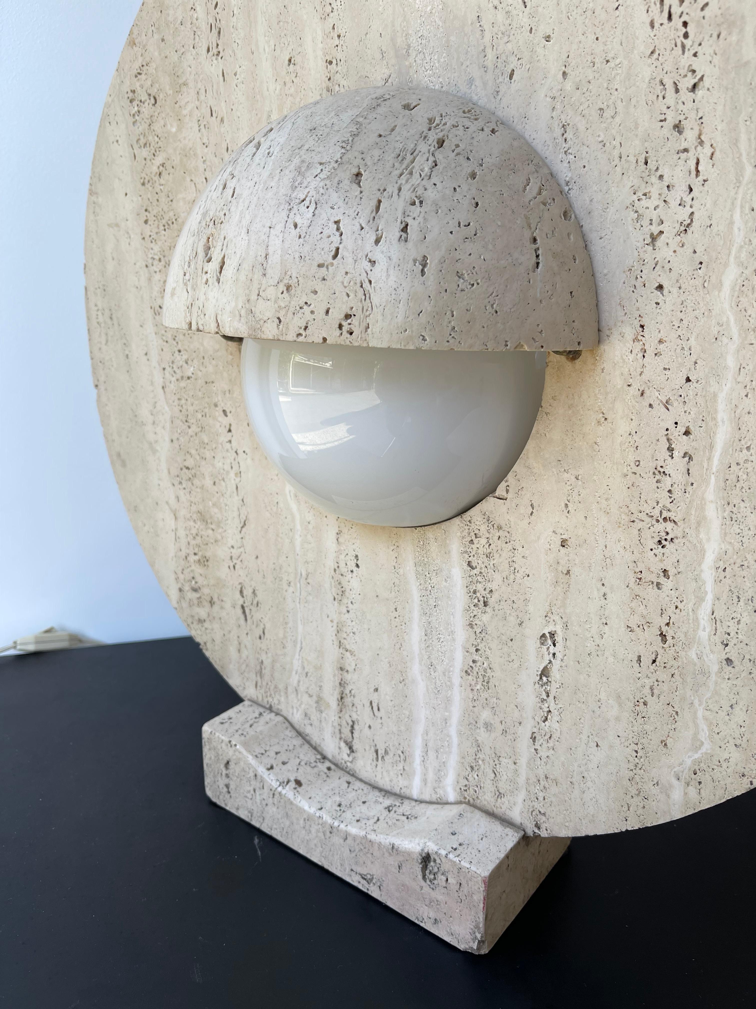 Lampe de sculpture abstraite en travertin, moderne du milieu du siècle dernier. Italie, 1970 en vente 1