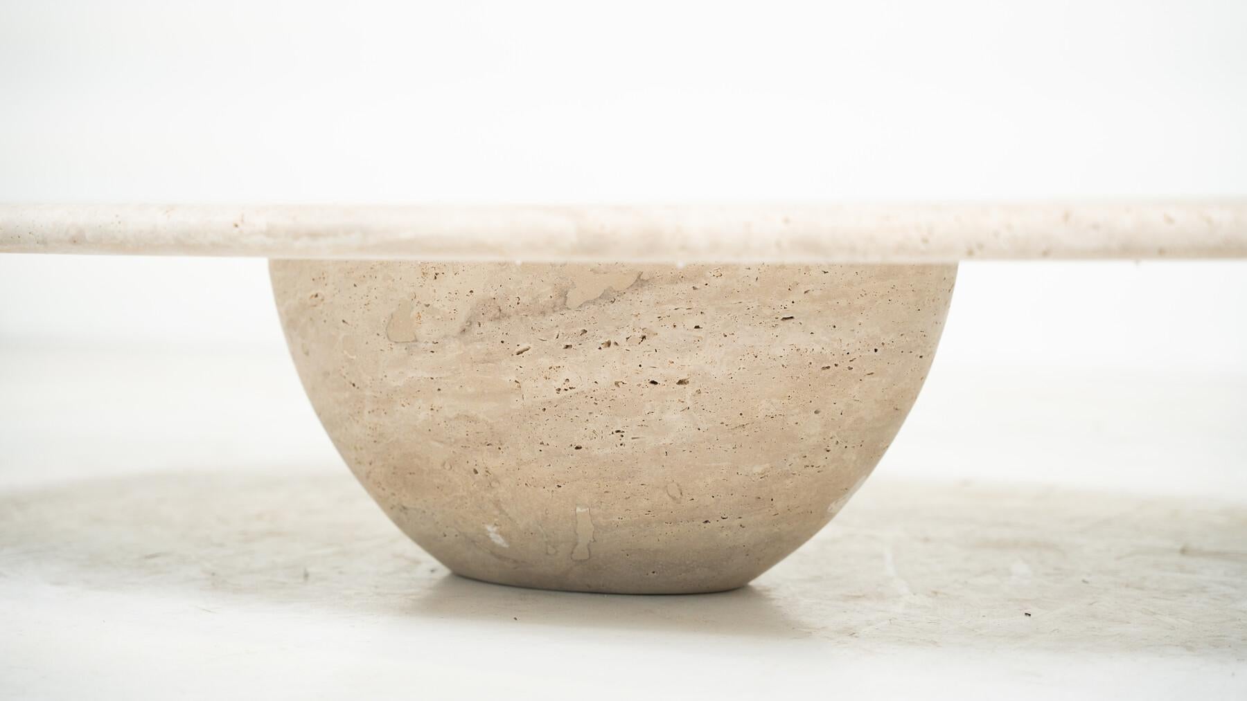 Table basse en travertin moderne du milieu du siècle dernier, Italie

