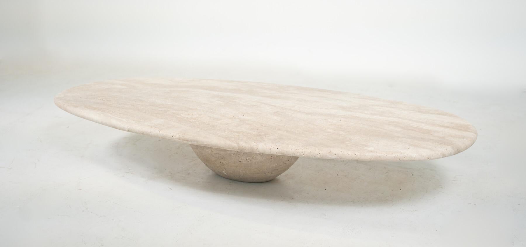 Mid-Century Modern Table basse en travertin moderne du milieu du siècle dernier, Italie en vente