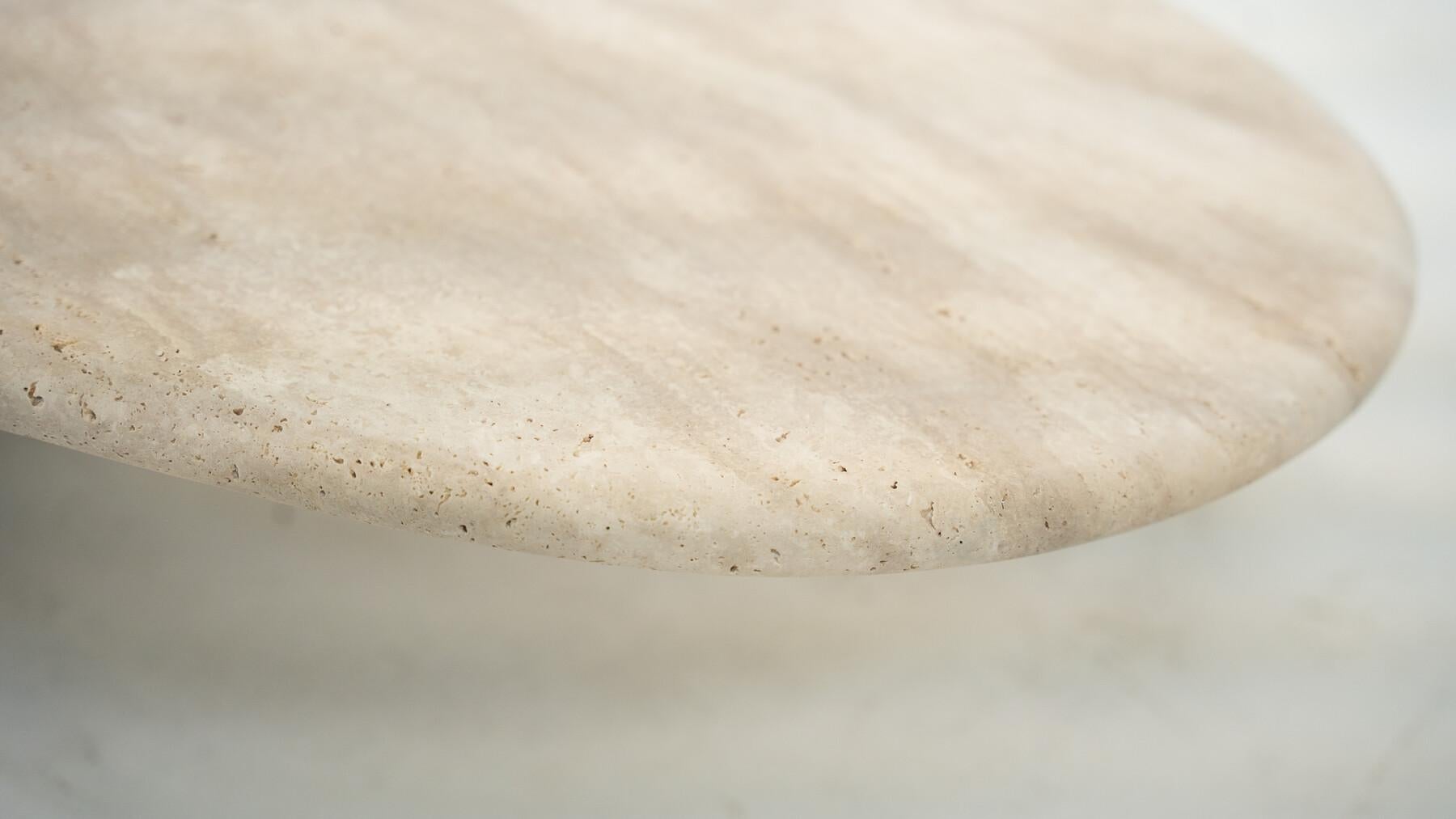 Travertin Table basse en travertin moderne du milieu du siècle dernier, Italie en vente