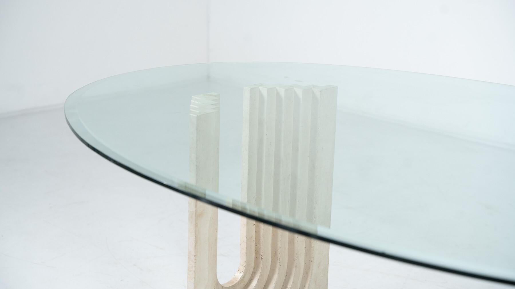 Table de salle à manger en travertin moderne du milieu du siècle dernier par Carlo Scarpa, 1970 Bon état - En vente à Brussels, BE