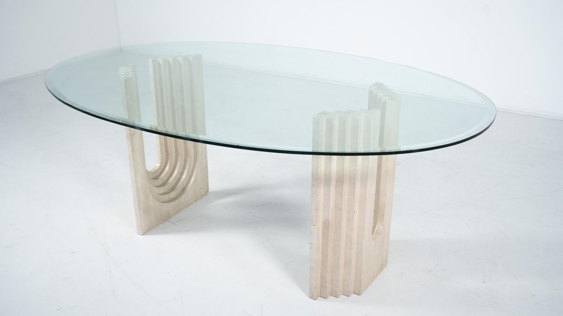 20ième siècle Table de salle à manger en travertin moderne du milieu du siècle dernier par Carlo Scarpa, 1970 en vente