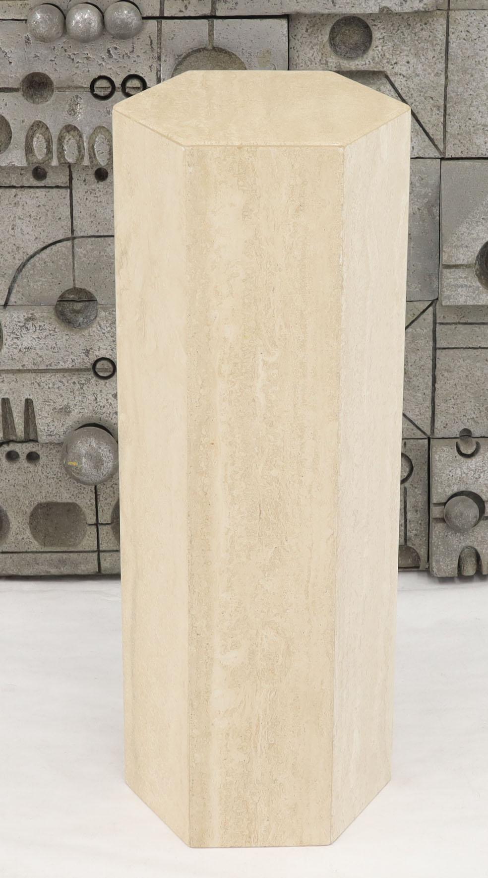 Grand piédestal de table en forme de tour en marbre travertin, moderne du milieu du siècle dernier en vente 7