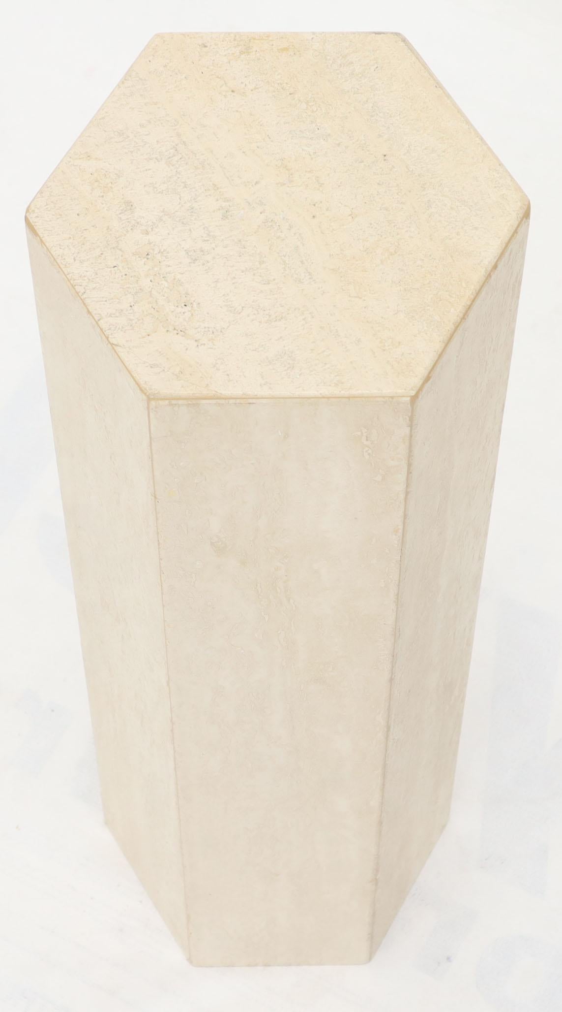 Grand piédestal de table en forme de tour en marbre travertin, moderne du milieu du siècle dernier en vente 8