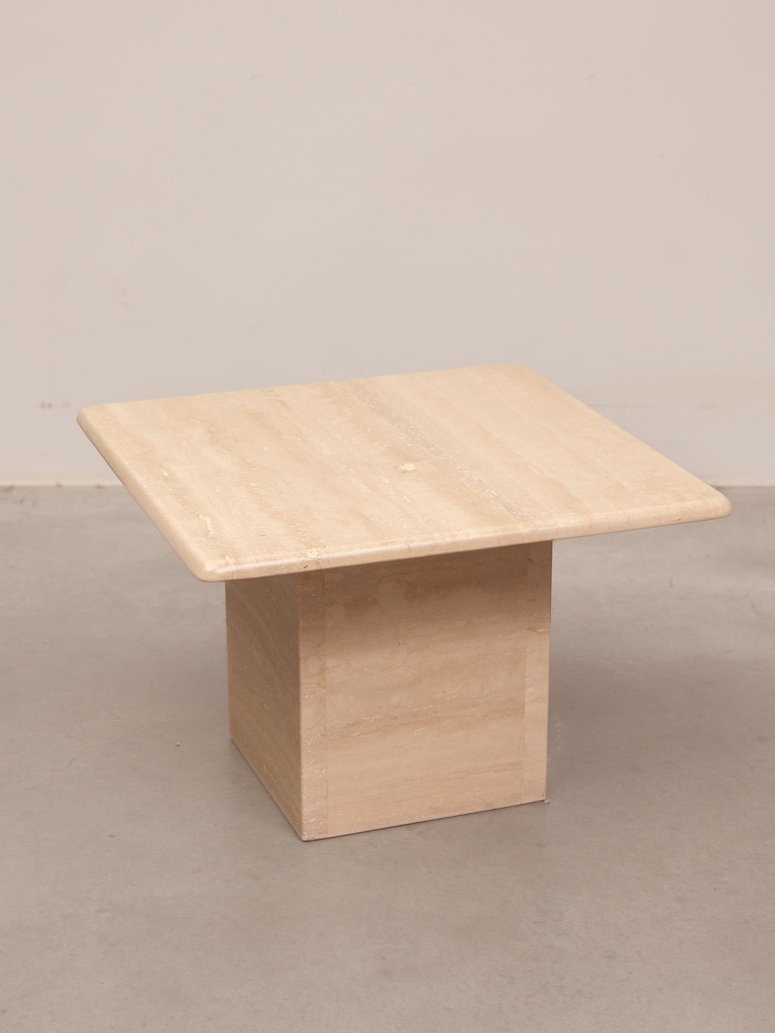 Quadratischer Couchtisch, Konsole, Beistelltisch aus Travertin, Mid-Century Modern, 1970er Jahre (Italienisch)