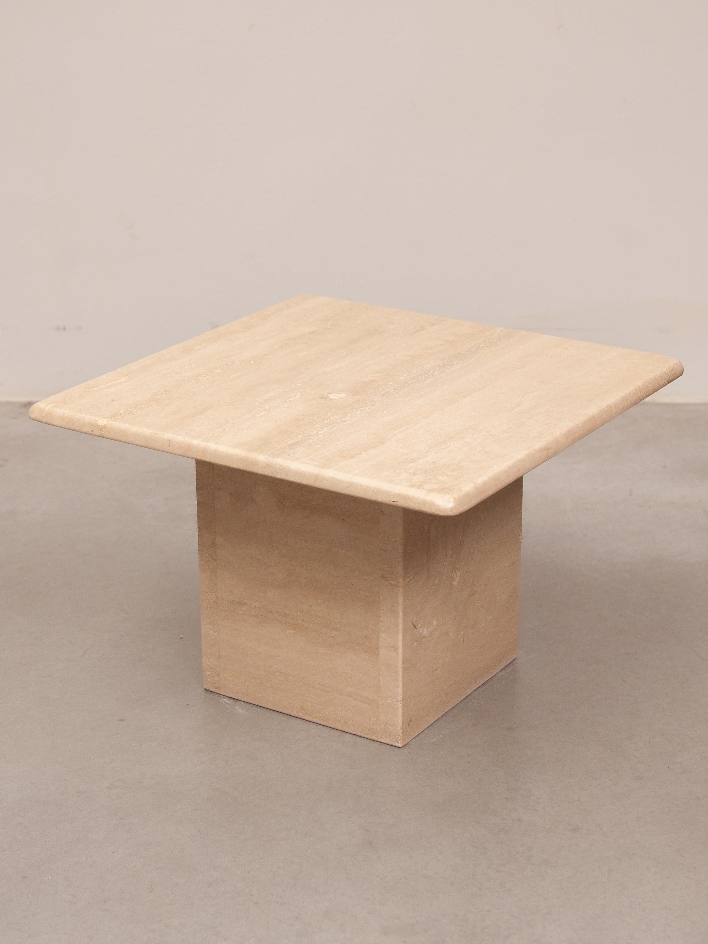 Quadratischer Couchtisch, Konsole, Beistelltisch aus Travertin, Mid-Century Modern, 1970er Jahre im Zustand „Gut“ in Antwerp, BE