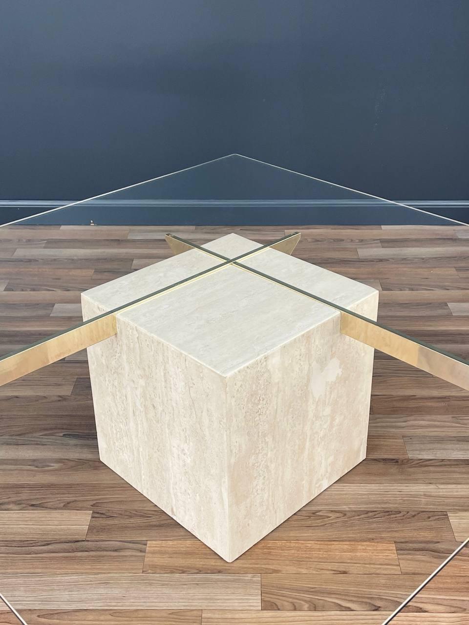 Table basse en pierre de travertin et laiton de style Modernity par Artedi Bon état - En vente à Los Angeles, CA