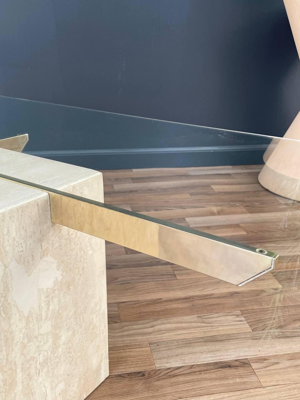 Table basse en pierre de travertin et laiton de style Modernity par Artedi en vente 1
