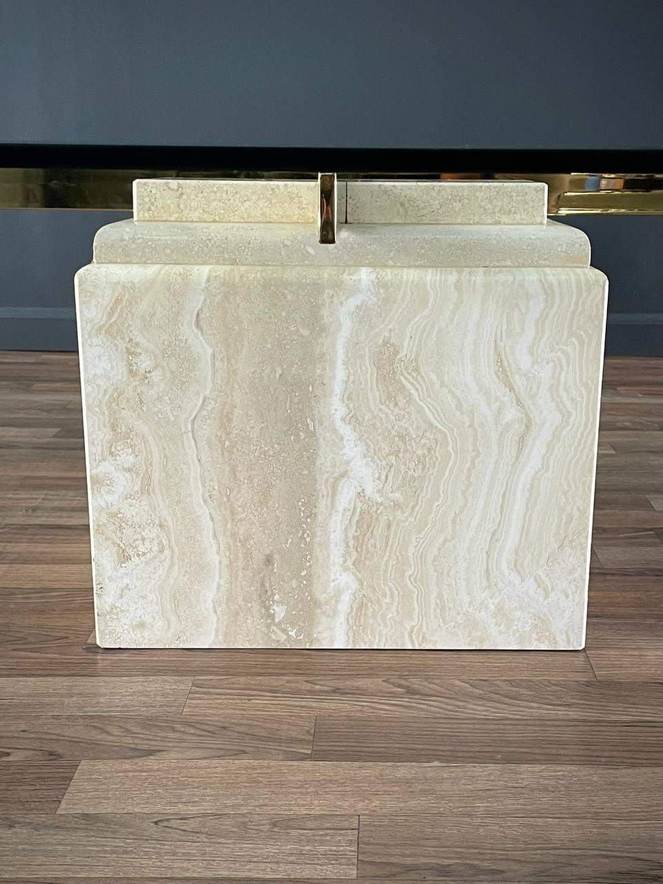 Table basse en pierre de travertin et laiton de The Modernity en vente 1