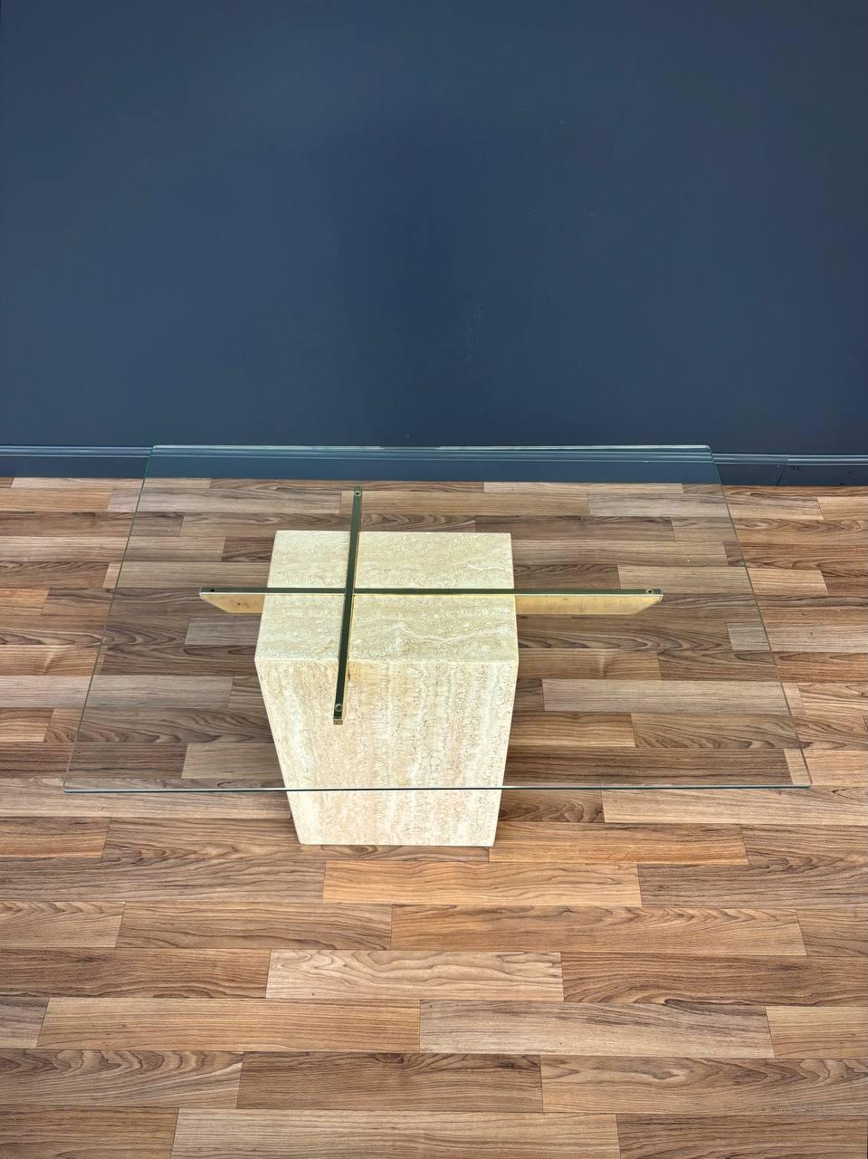 Table d'appoint en pierre de travertin et laiton de style Modernity par Artedi Bon état à Los Angeles, CA