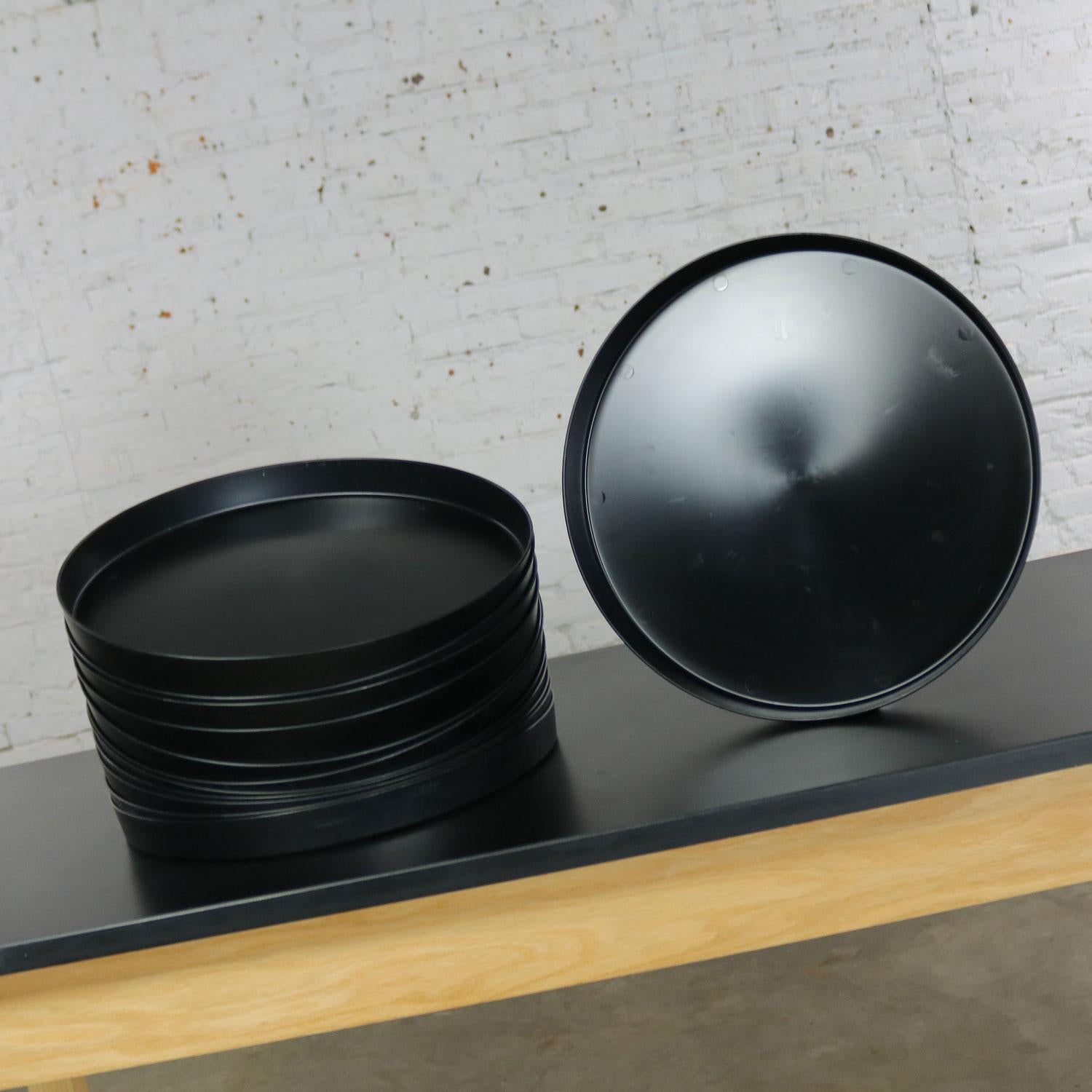 Mid-Century Modern Trays Green Black White Round Plastic Sabe's Splatter Platter 1
