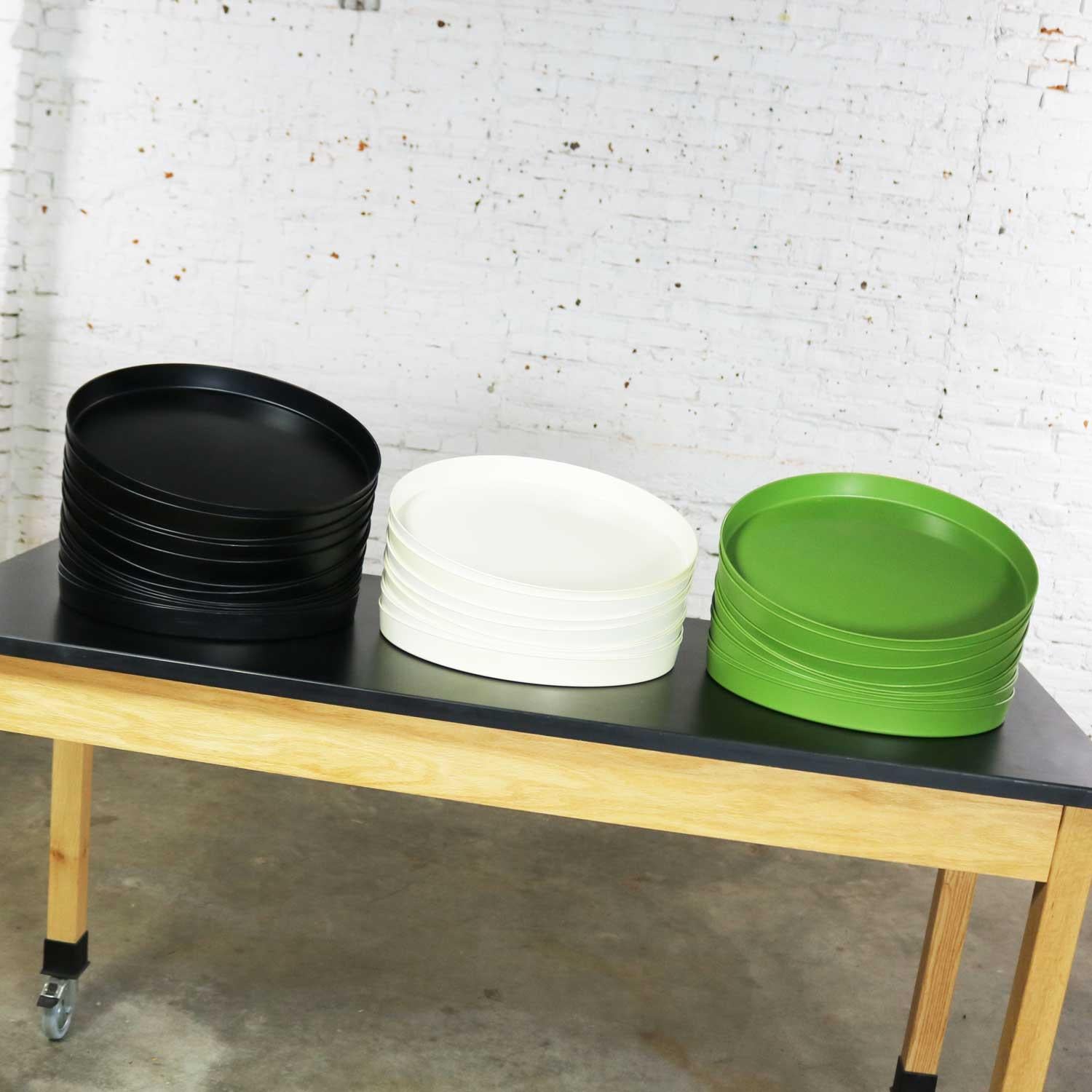 black plastic platters