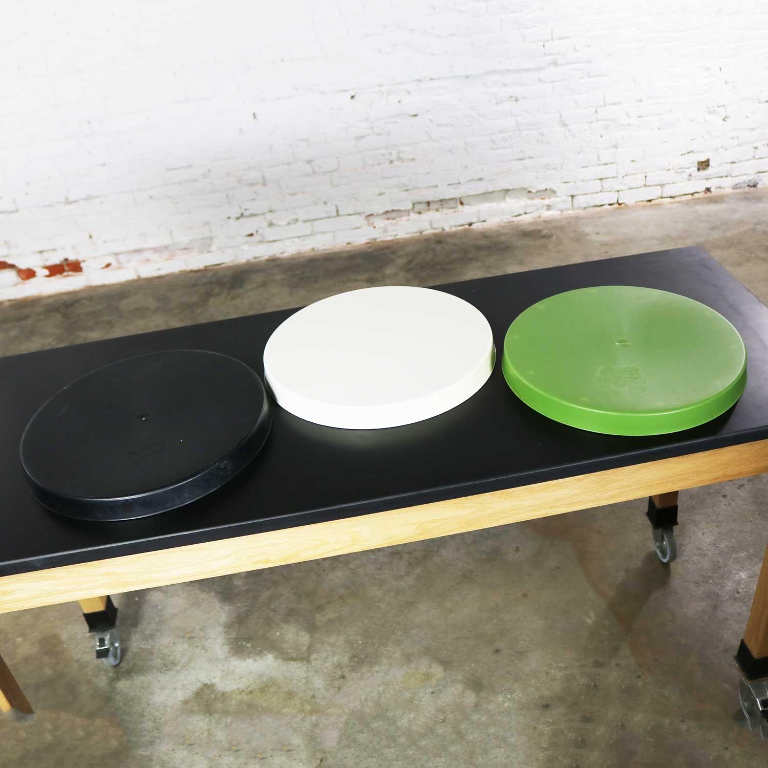 American Mid-Century Modern Trays Green Black White Round Plastic Sabe's Splatter Platter