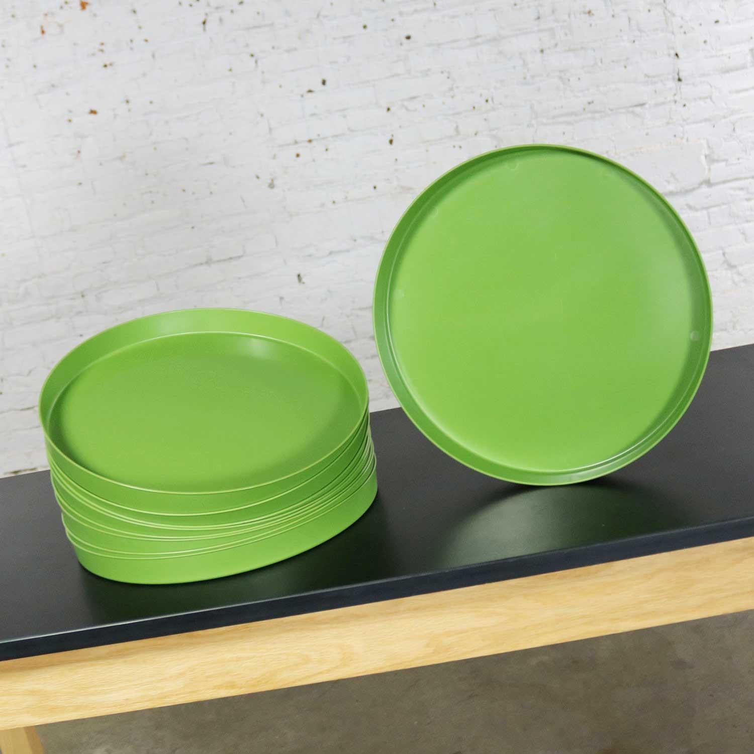 Mid-Century Modern Trays Green Black White Round Plastic Sabe's Splatter Platter In Good Condition In Topeka, KS