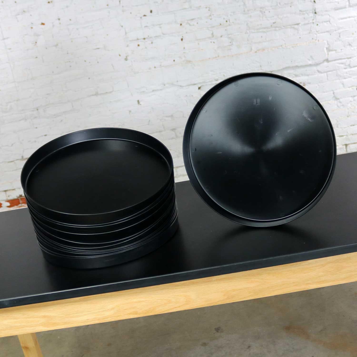 American Mid-Century Modern Trays Round Black Plastic Splatter Platters by Sabe’s For Sale