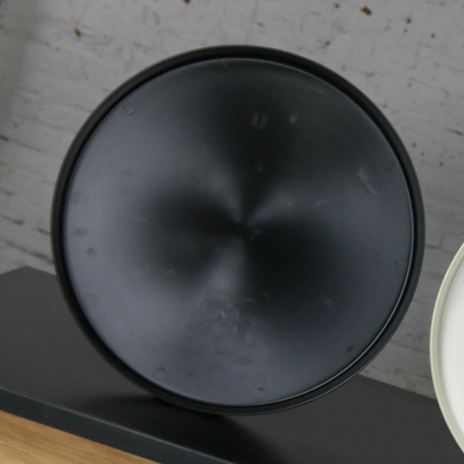 Molded Mid-Century Modern Trays Round Black Plastic Splatter Platters by Sabe’s For Sale