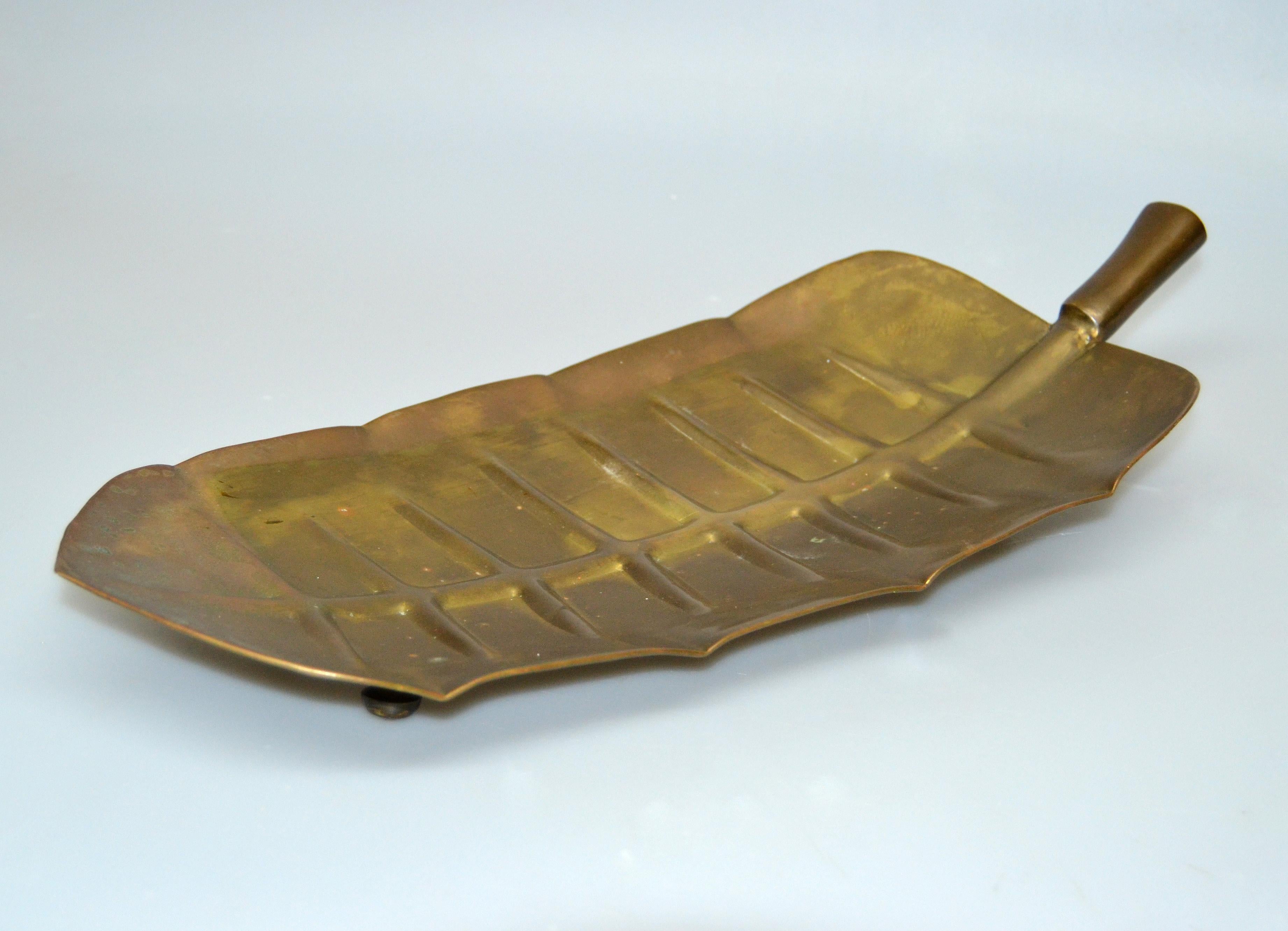 Mid-Century Modern Tree Leaf Shaped Footed Bowl in Brass, Centerpiece 1