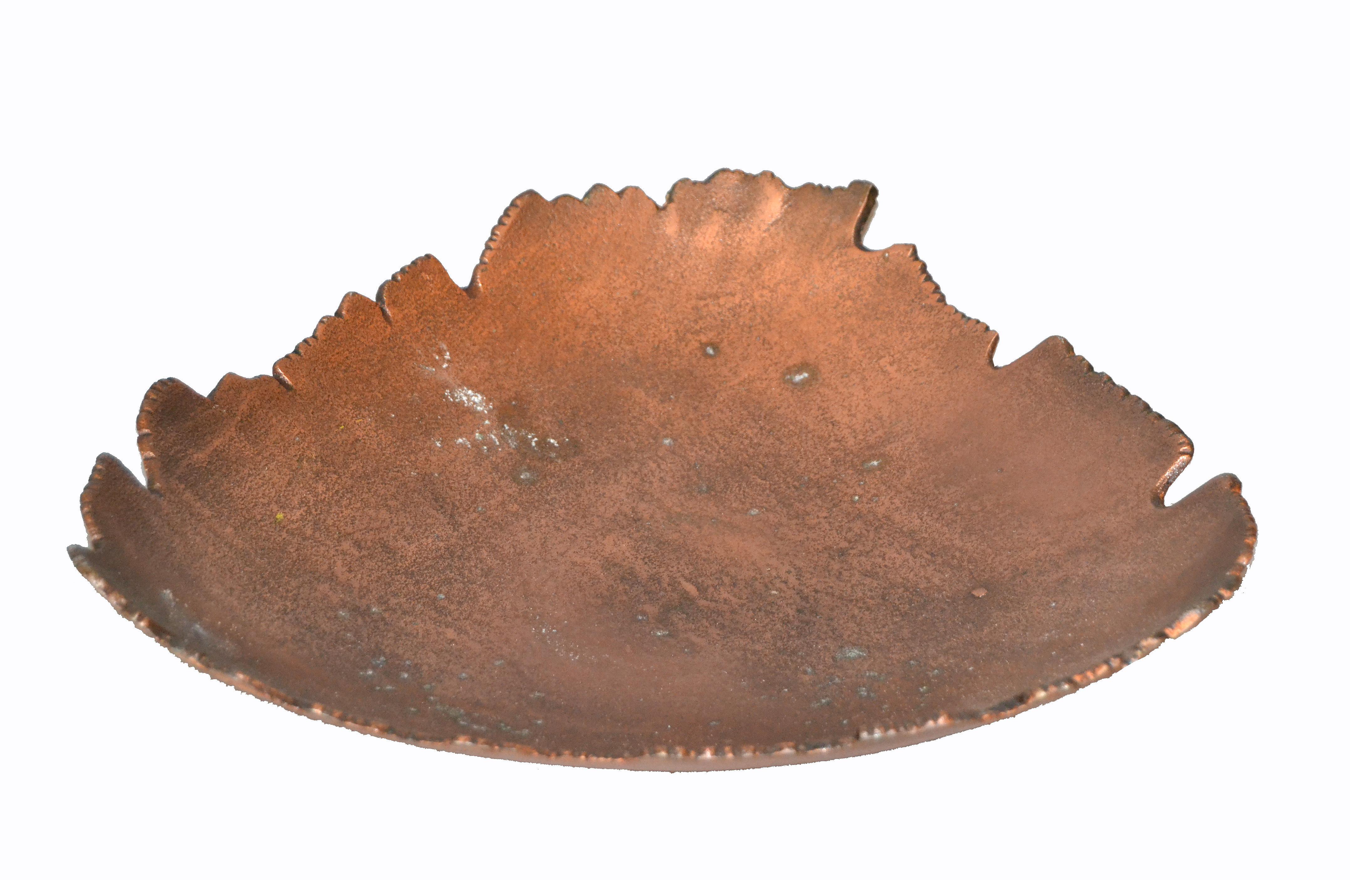 Mid-Century Modern Tree Leaf Shaped Footed Bowl in Bronze, Centerpiece In Good Condition In Miami, FL