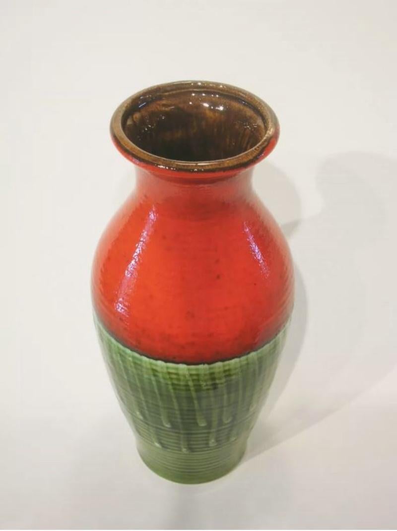 Mid Century Modern - Dreifarbig glasierte Keramikvase - Österreich - CIRCA 1950er Jahre (Moderne der Mitte des Jahrhunderts) im Angebot