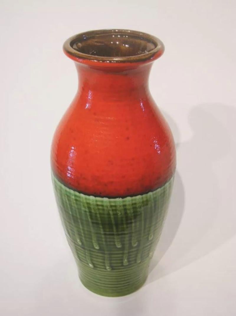 Mid Century Modern - Dreifarbig glasierte Keramikvase - Österreich - CIRCA 1950er Jahre (Glasiert) im Angebot