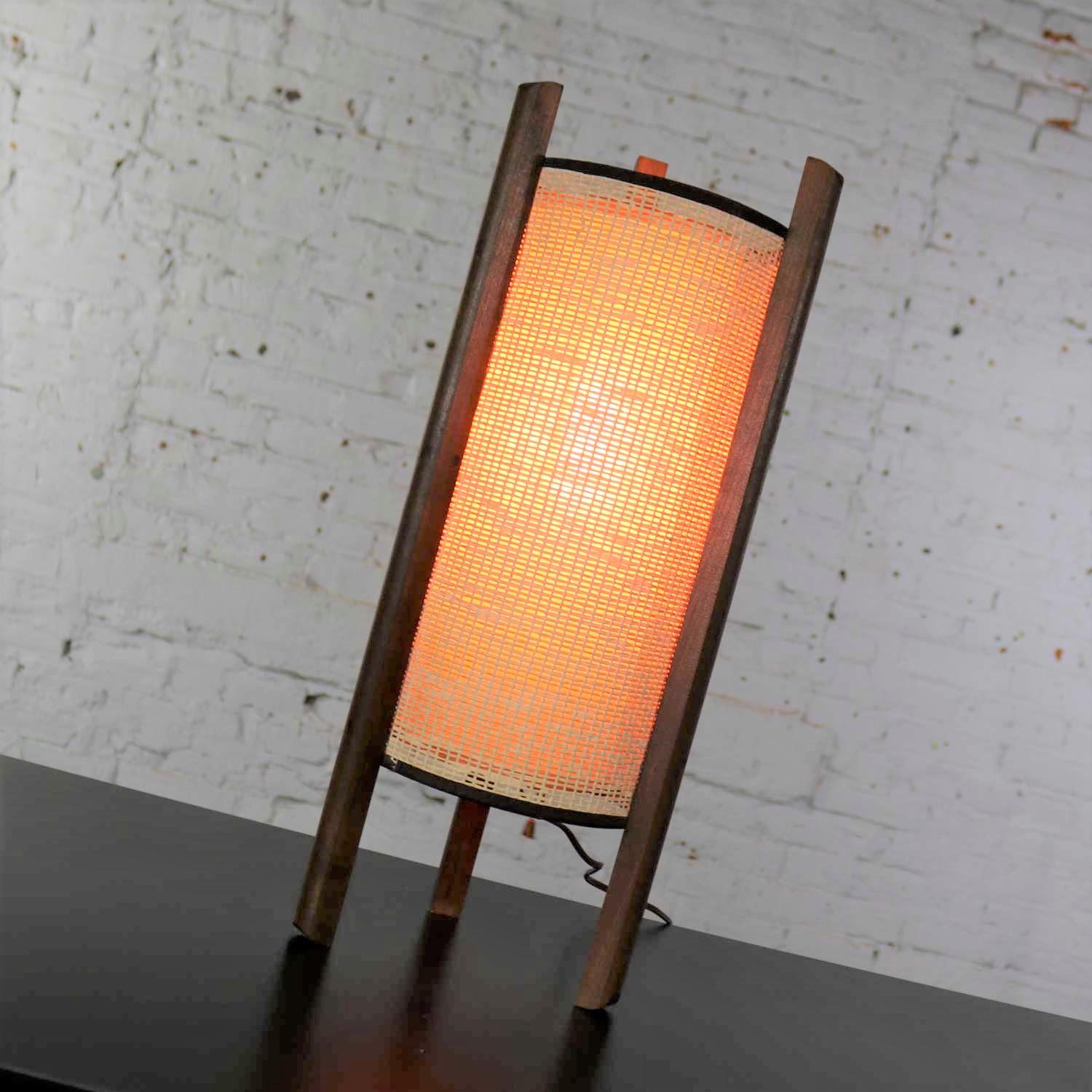 Mid-Century Modern Tri Leg Woven Cylinder Table Lamp after Noguchi or Modeline 3