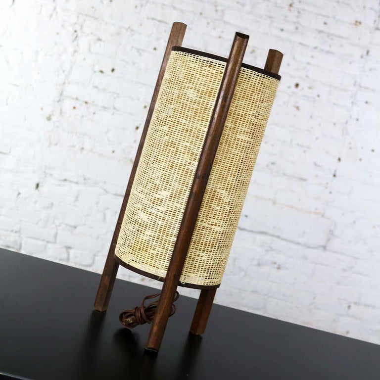 20th Century Mid-Century Modern Tri Leg Woven Cylinder Table Lamp after Noguchi or Modeline For Sale