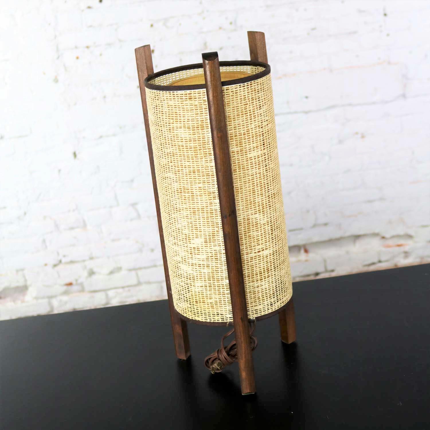 Mid-Century Modern Tri Leg Woven Cylinder Table Lamp after Noguchi or Modeline 1
