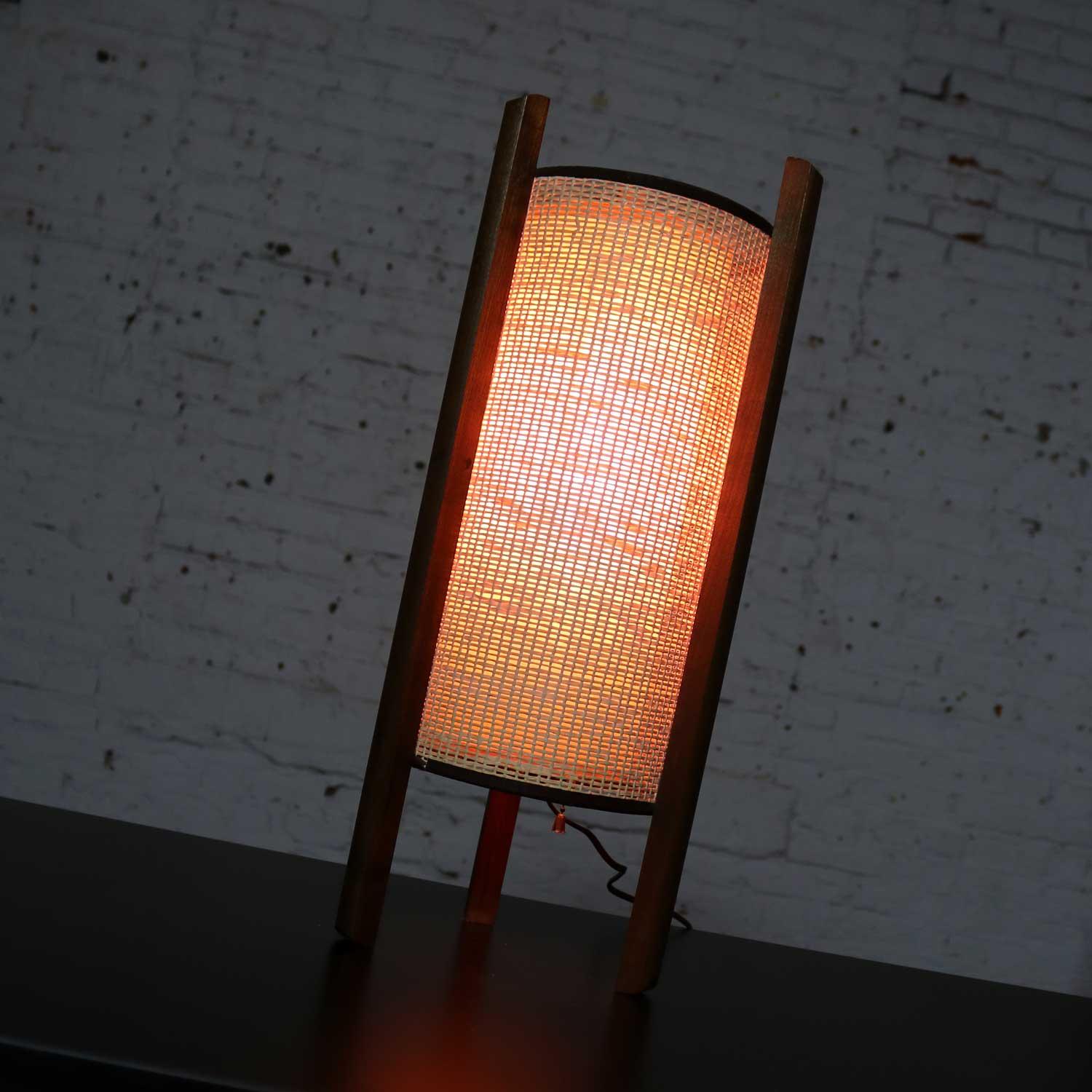 Mid-Century Modern Tri Leg Woven Cylinder Table Lamp after Noguchi or Modeline 2