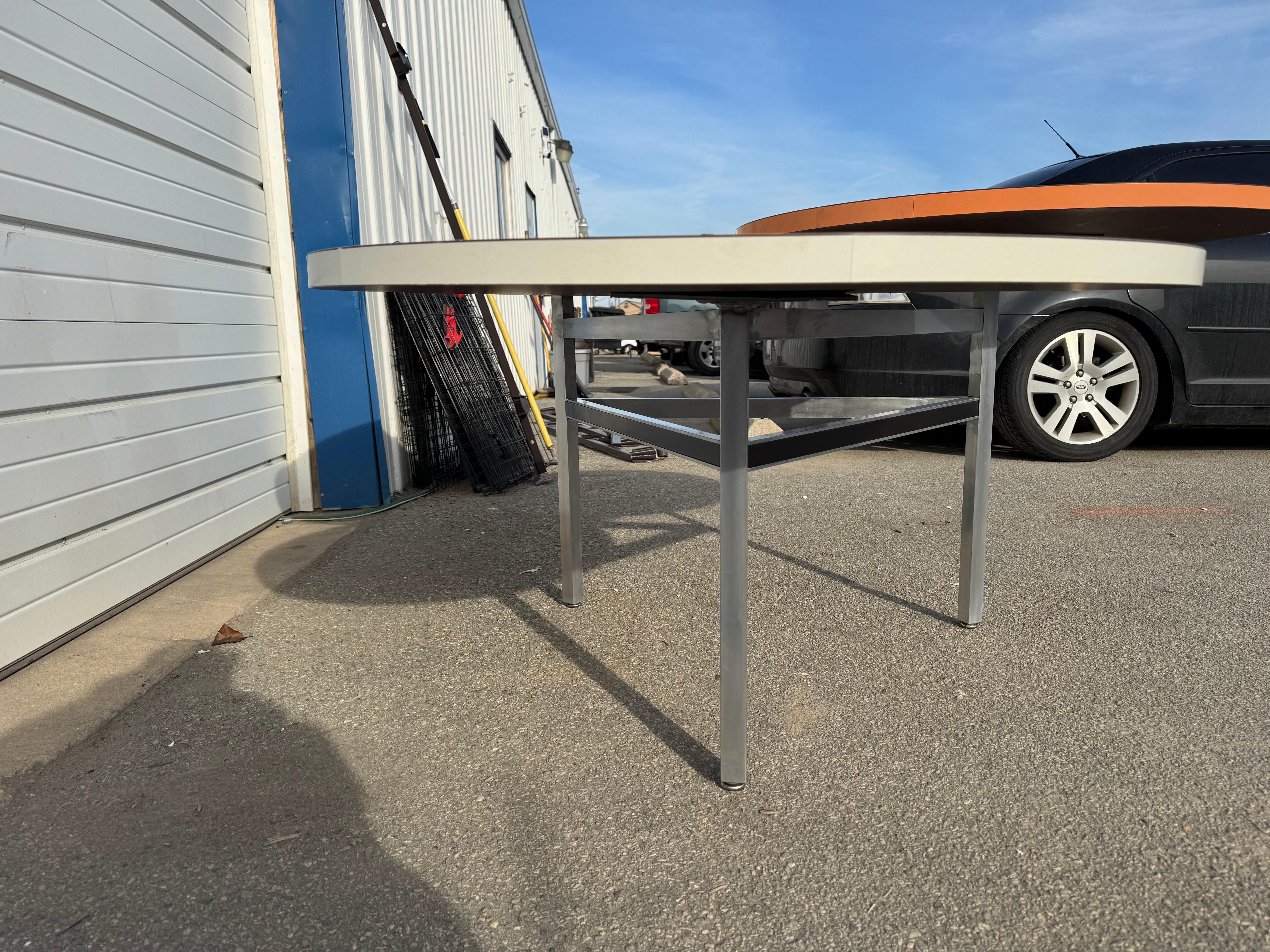 Table de salle à manger à trois niveaux de style Nelson moderne du milieu du siècle, avec champignon en vente 5
