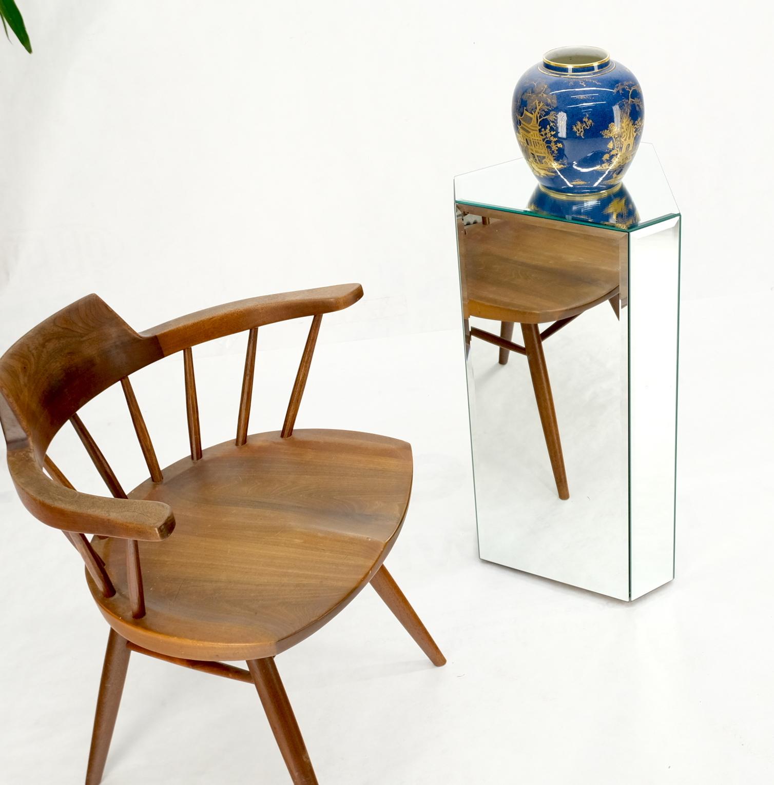Américain Miroirs biseautés triangulaires modernes du milieu du siècle dernier Table de chevet Console en vente