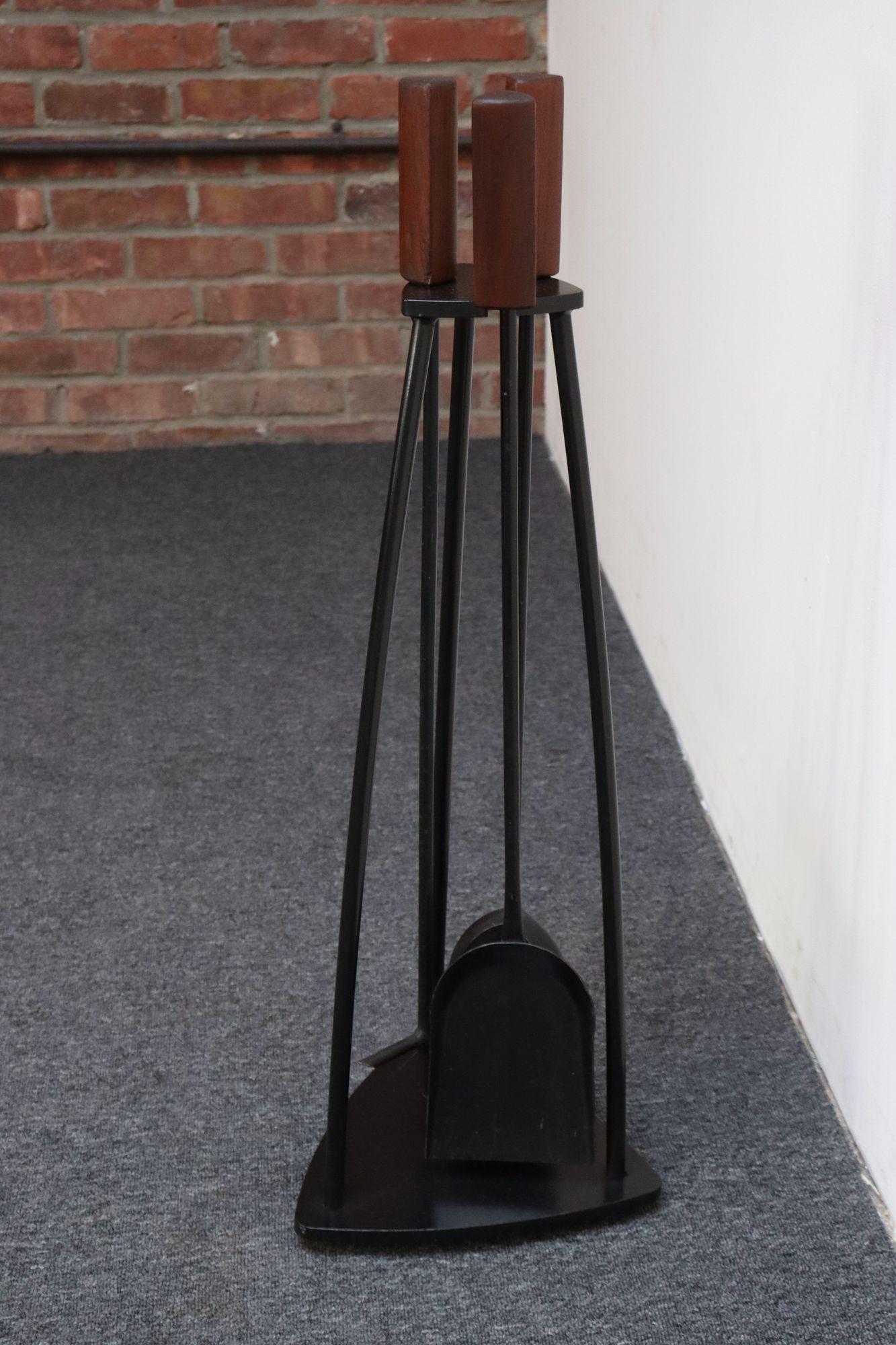 Mid-Century Modern Triangular Guitar Pick Form Fire Tool Set in Walnut and Iron In Good Condition For Sale In Brooklyn, NY