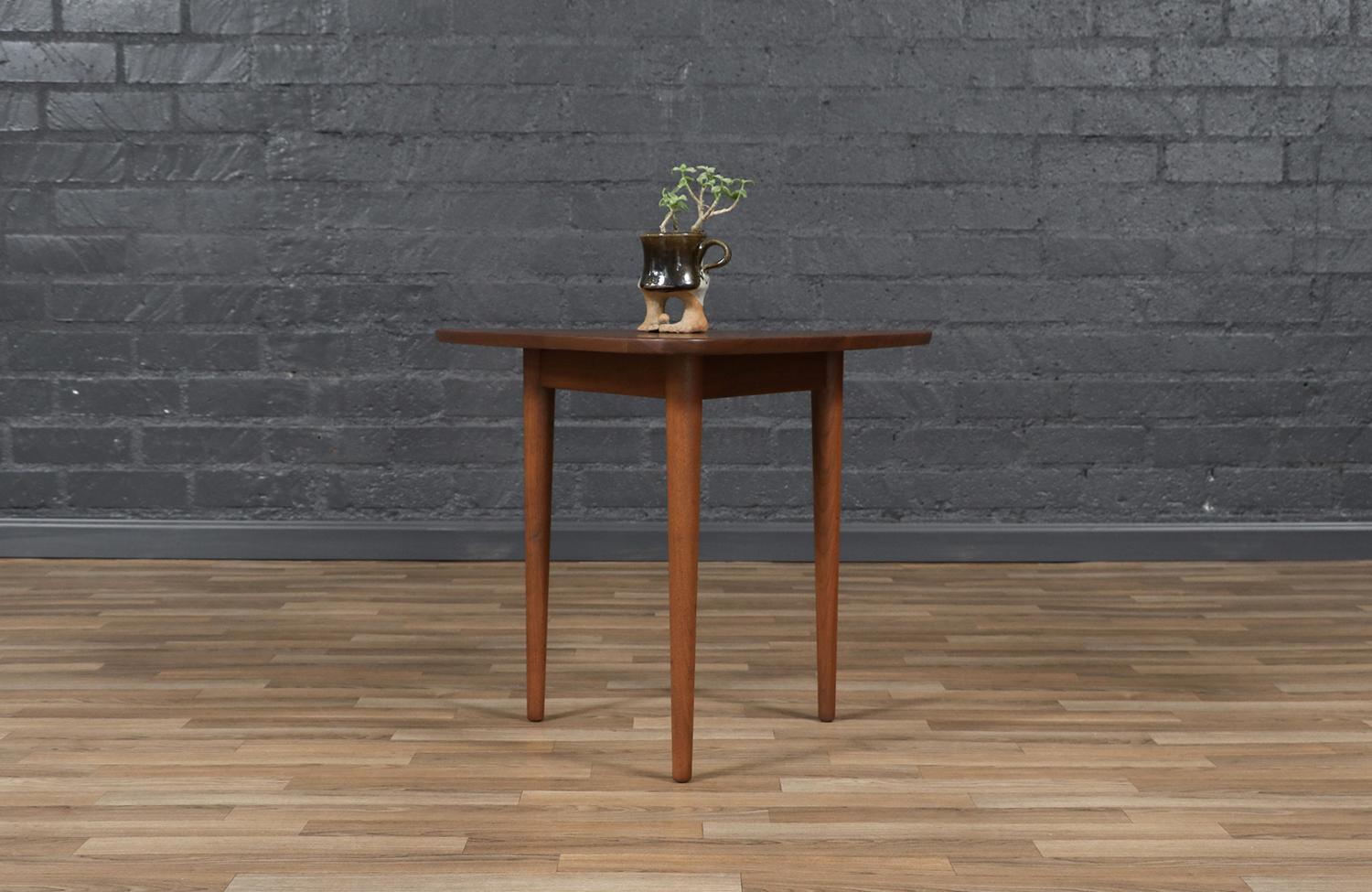 American Mid-Century Modern Triangular Side Table by Jens Risom For Sale