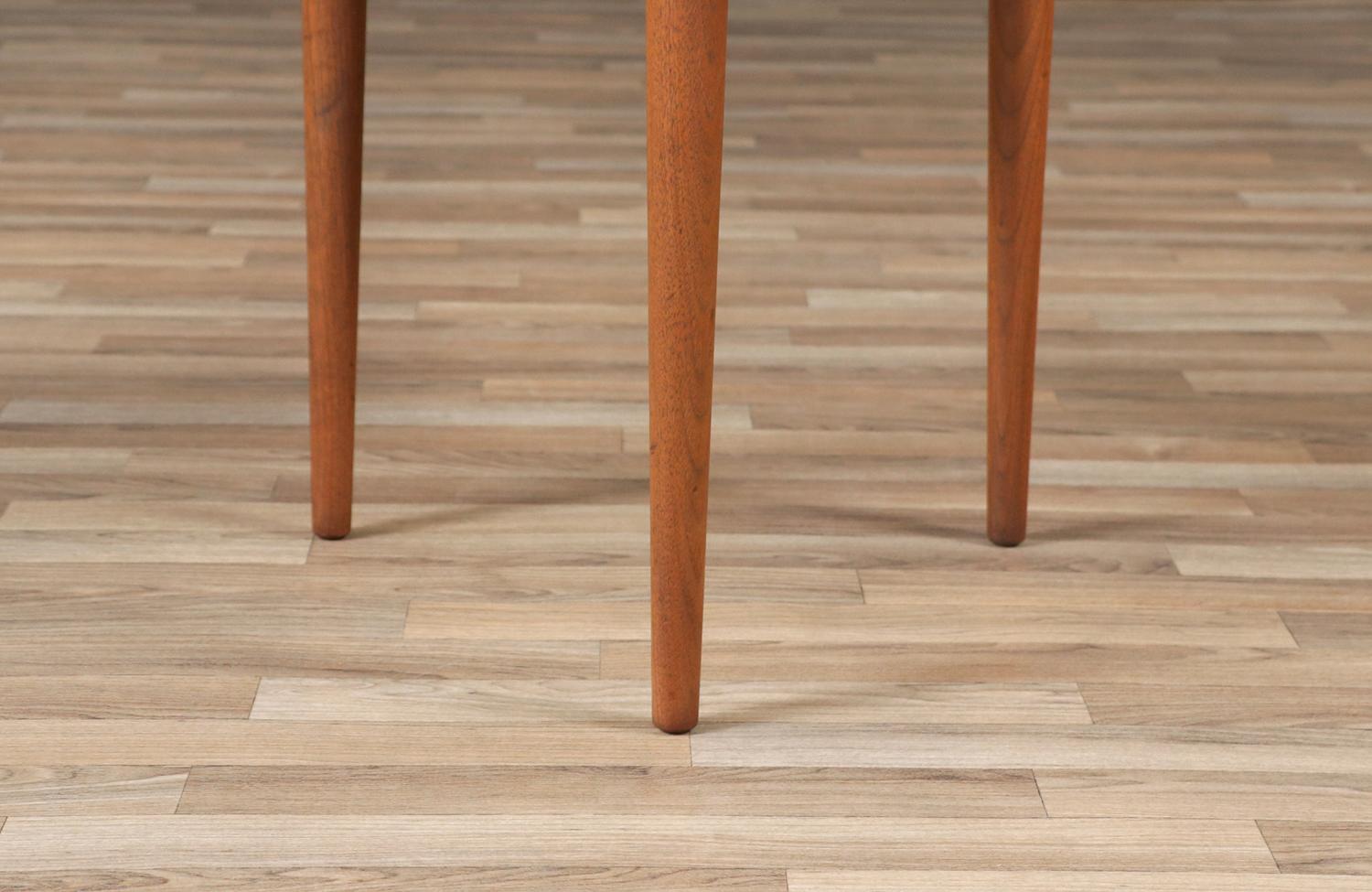 Mid-Century Modern Triangular Side Table by Jens Risom In Excellent Condition For Sale In Los Angeles, CA