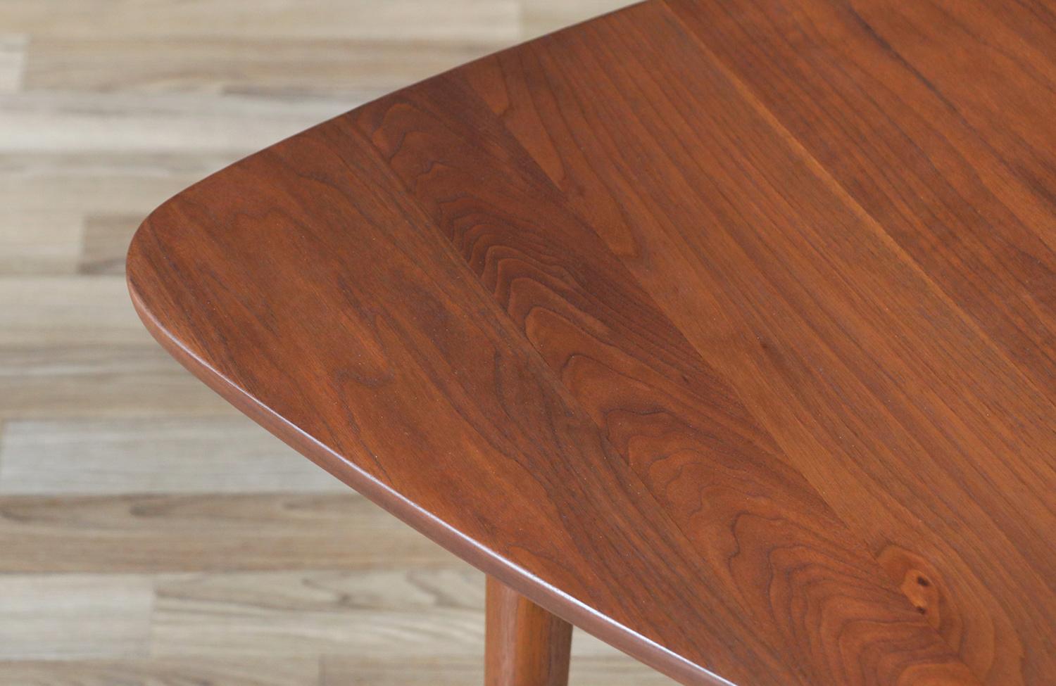 Mid-20th Century Mid-Century Modern Triangular Side Table by Jens Risom For Sale