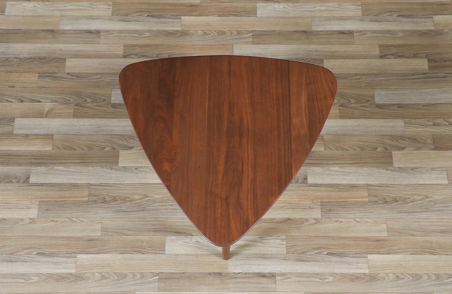 Mid-Century Modern Triangular Side Table by Jens Risom For Sale 2