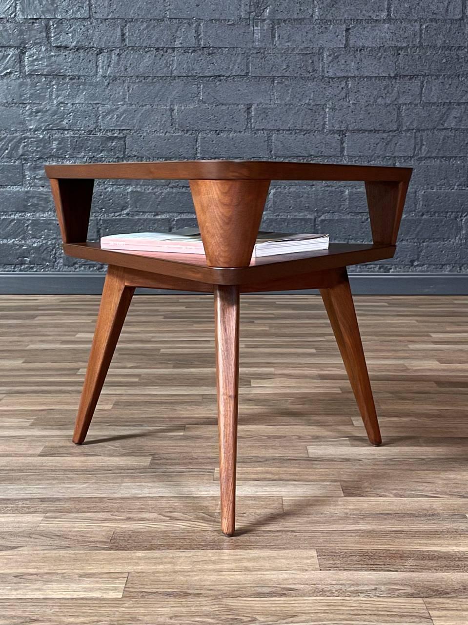 American Newly Refinished -Mid-Century Modern Triangular Two-Tier Side Table w/ Bookshelf For Sale