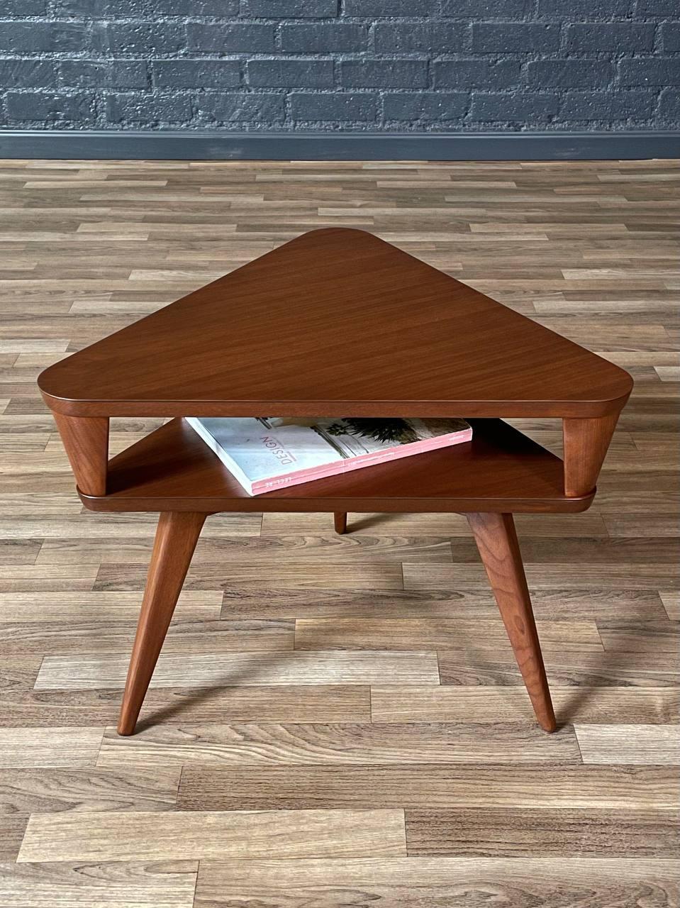 Newly Refinished -Mid-Century Modern Triangular Two-Tier Side Table w/ Bookshelf In Excellent Condition For Sale In Los Angeles, CA